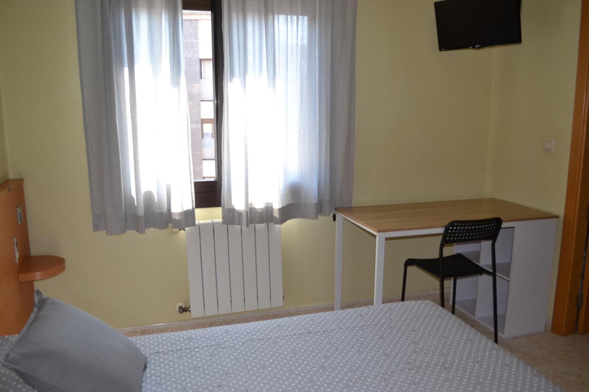 Hostal Bartis Figueres  Phòng bức ảnh