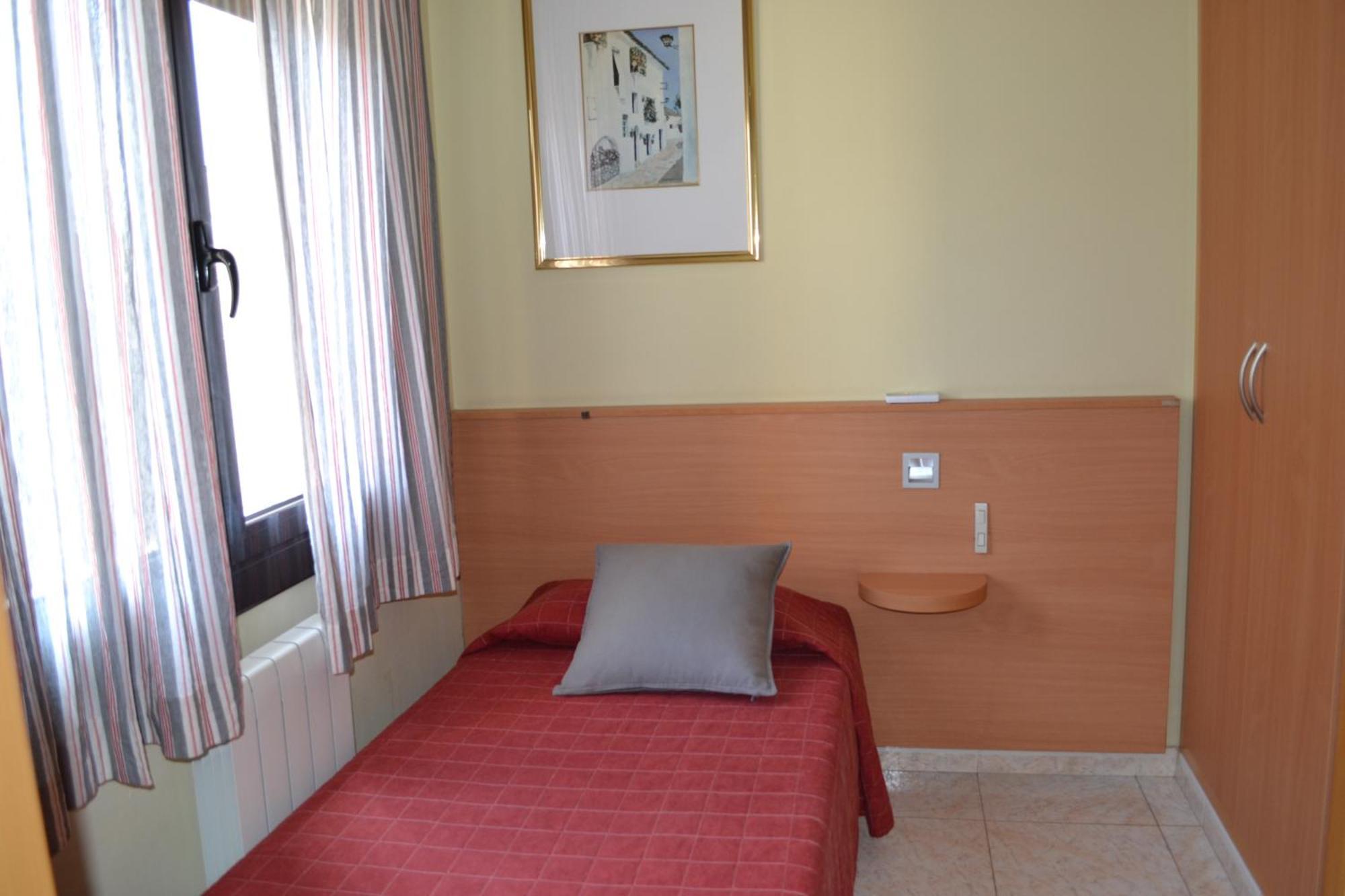 Hostal Bartis Figueres  Phòng bức ảnh
